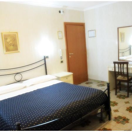 Hotel Pisani Taranto Dış mekan fotoğraf